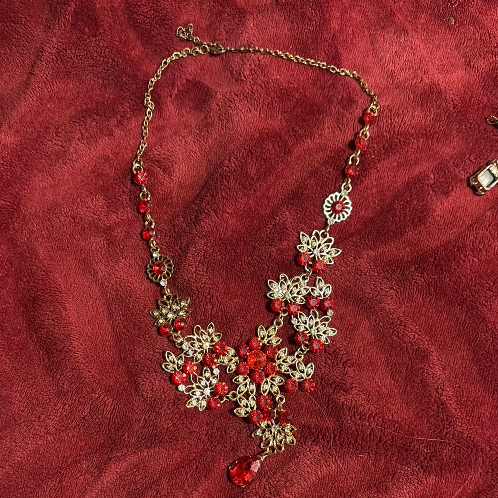 Elegant Gold and Red Floral Necklace